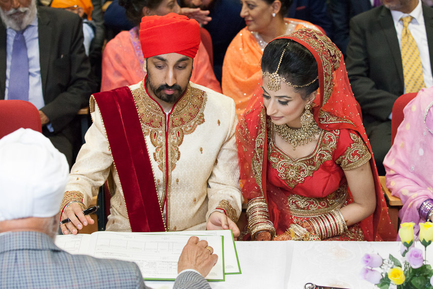 Female Asian Wedding Photographer for Sikh Wedding Ceremony